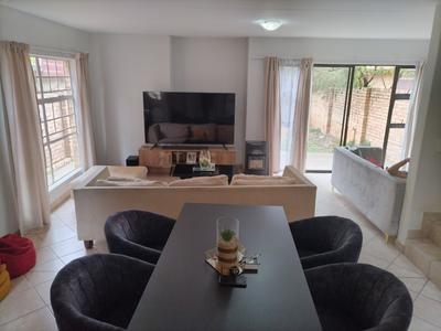 Townhouse For Rent in Hazeldean, Pretoria