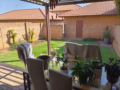 Duplex For Rent in Tyger Valley, Pretoria